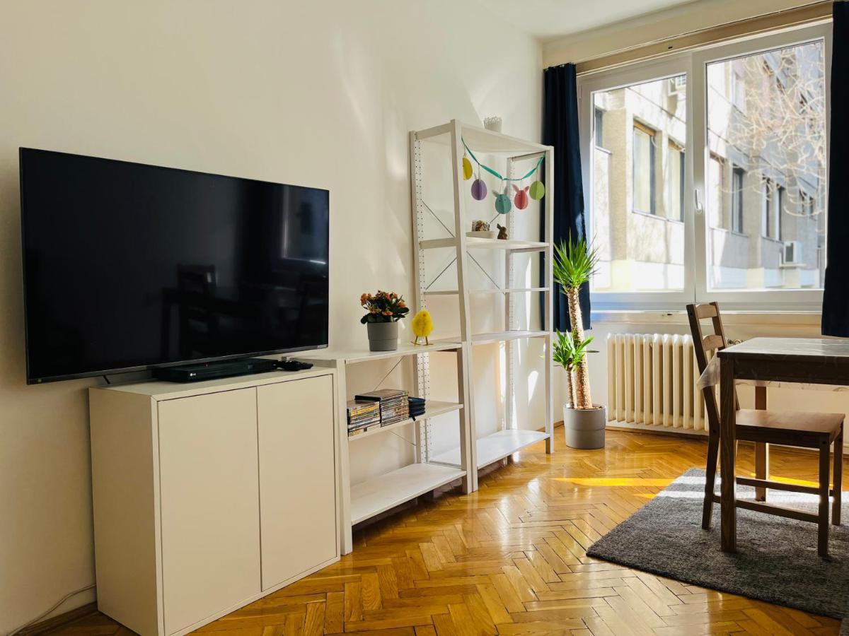Bauhaus Flat In Amazing Location Lejlighed Budapest Eksteriør billede