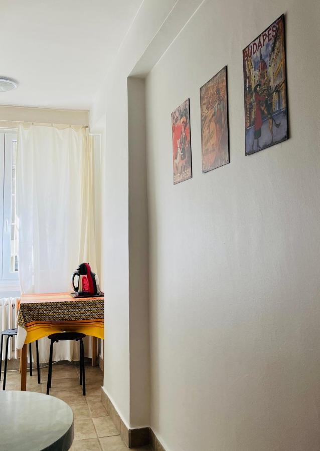 Bauhaus Flat In Amazing Location Lejlighed Budapest Eksteriør billede